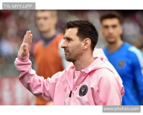 全球足坛传奇人物齐聚一堂，足坛巨星九宫格展示无与伦比的精彩瞬间