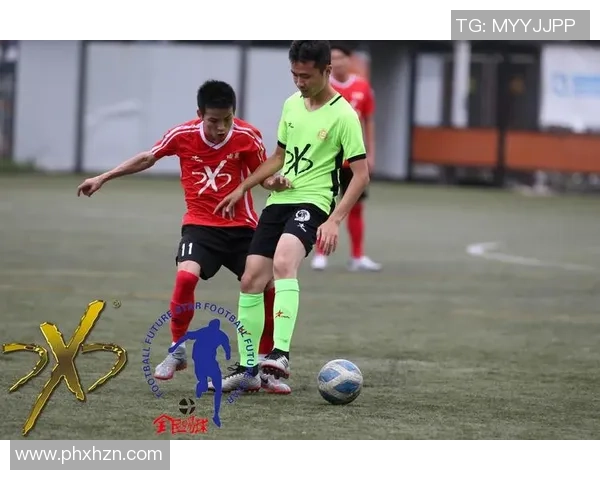 模仿足球球星的一天：从晨跑到赛场背后的辛勤与坚持